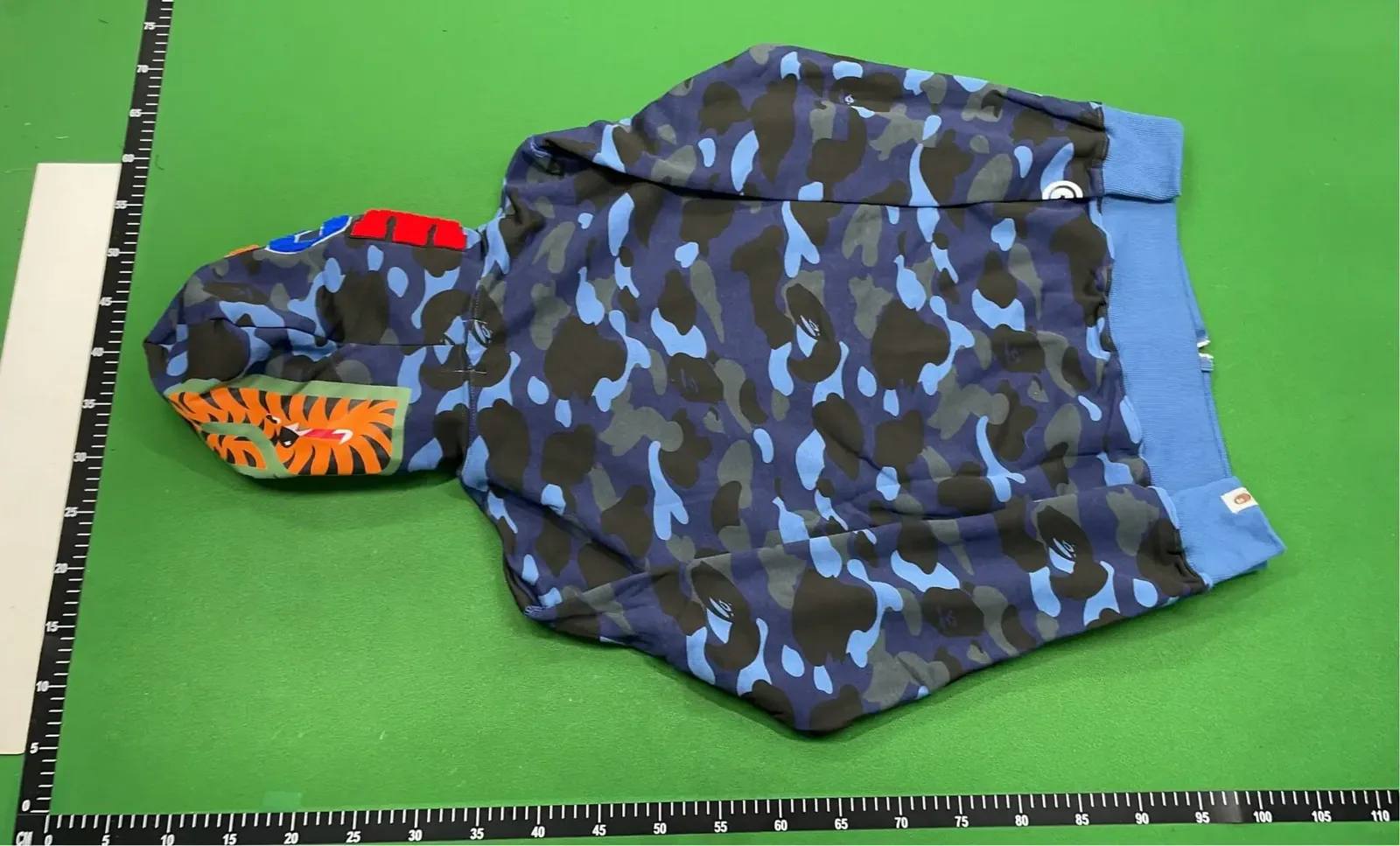 Kakobuy QC hoodie back inspection Kakobuy QC camouflage hoodie back view with ruler