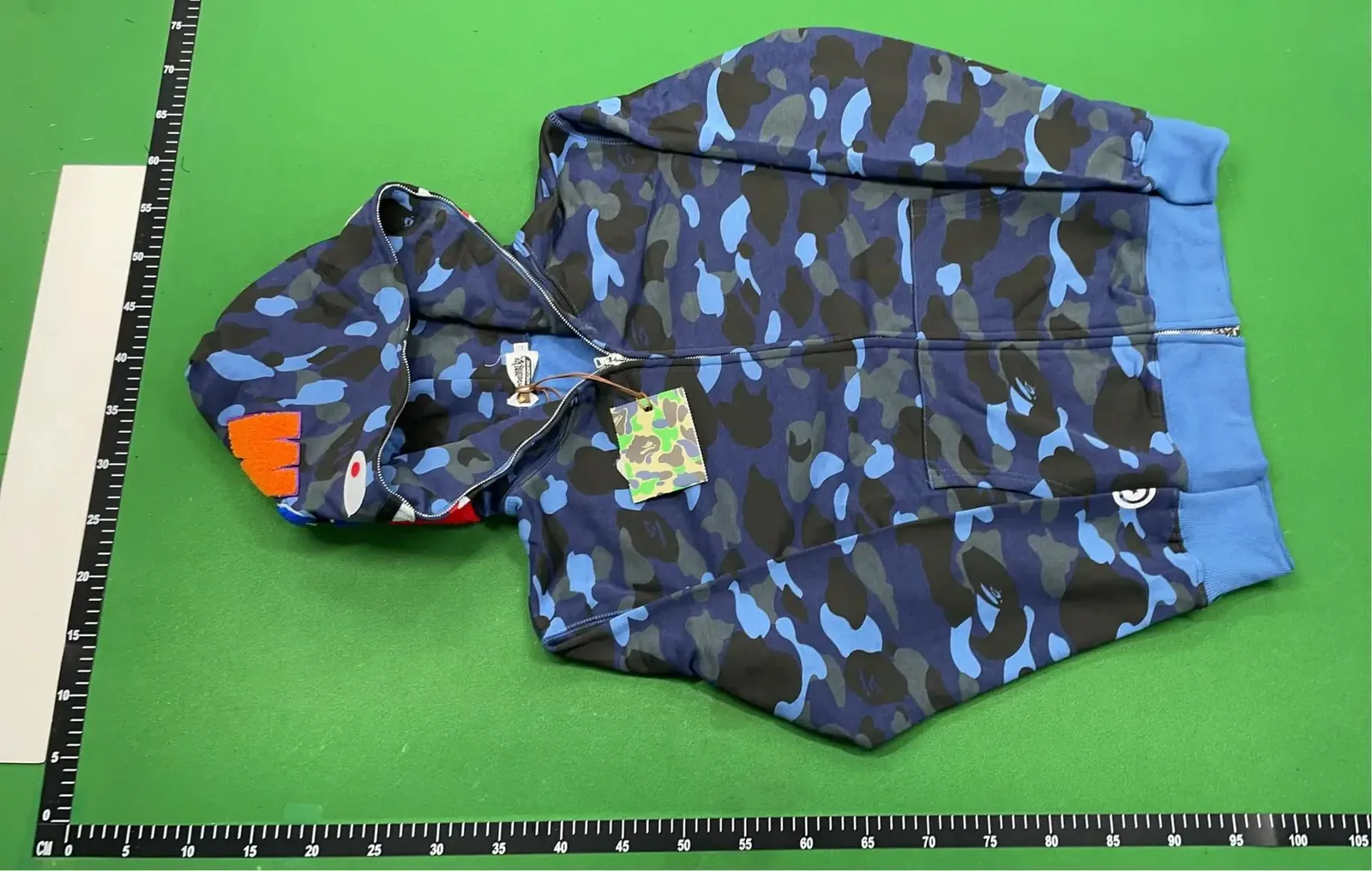 Kakobuy QC hoodie front inspection Kakobuy QC camouflage hoodie front view with ruler